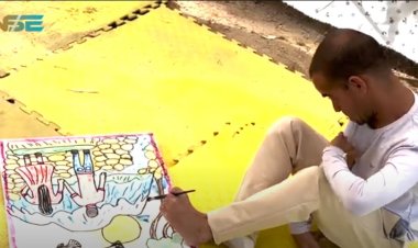 Nîgarkêşekê xelkê Şengalê bi tilîkên xwe wêneyan çêdike