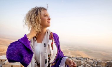 Stranbêja Frensî kilîpek nû ya bi Kurdî weşand