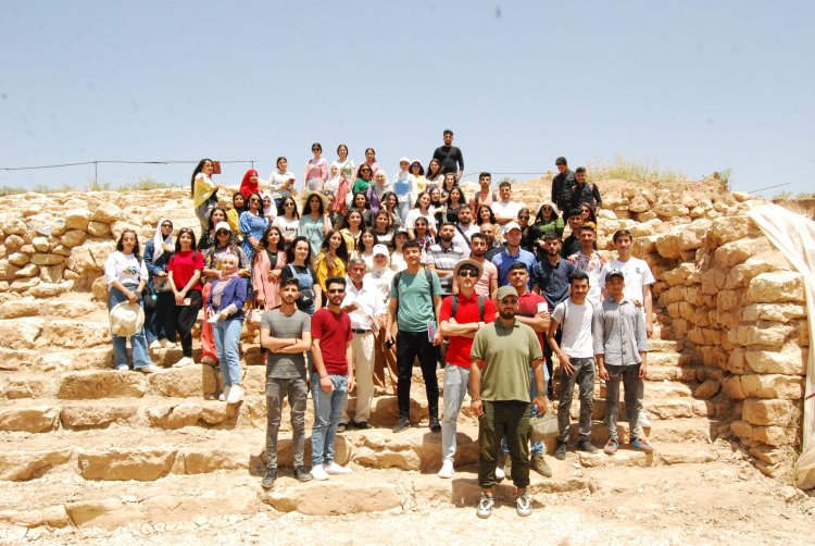 Bi wêne.. Xwendekarên Zanîngeha Rojava serdana `Girê Moza` kirin