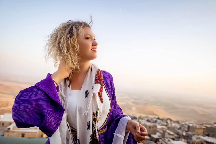 Stranbêja Frensî kilîpek nû ya bi Kurdî weşand