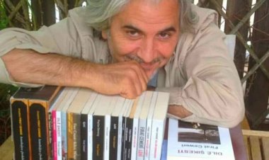 Akademiya Siwêdî nivîskarê Kurd Firat Cewerî xelat dike