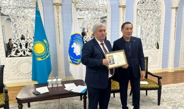 Serokê Yekîtîya Kurdên Qazaxistanê hate xelat kirin