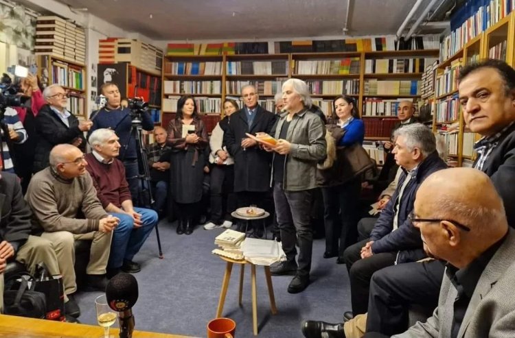  Firat Cewerî pirtûka xwe ya nû nasand