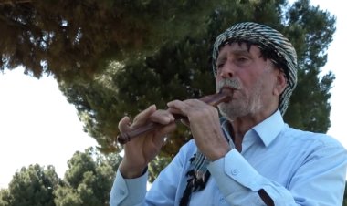 Çîroka kalemêrê bilûrvan ê Efrînî ku niha li Silêmaniyê dijî