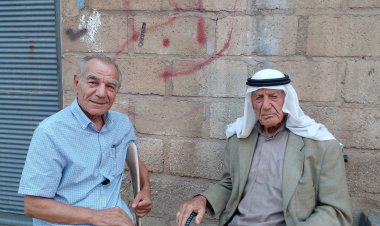 `Her kalemêrek dimre, pirtûkxaneyek pêre tê şewitandin`