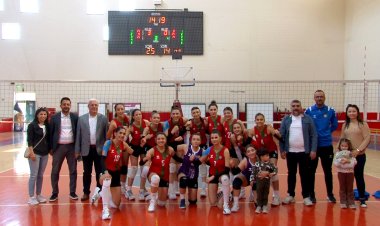 Tîma Voleybolê ya Jinan a Şaredariya Amedê biserket