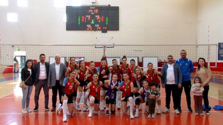 Tîma Voleybolê ya Jinan a Şaredariya Amedê biserket