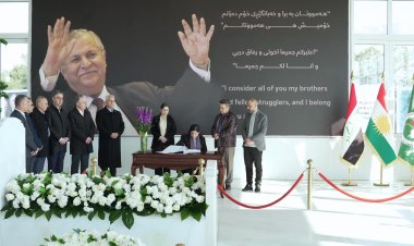 Şanda Rojavayê Kurdistanê serdana mezarê Mam Celal kirin