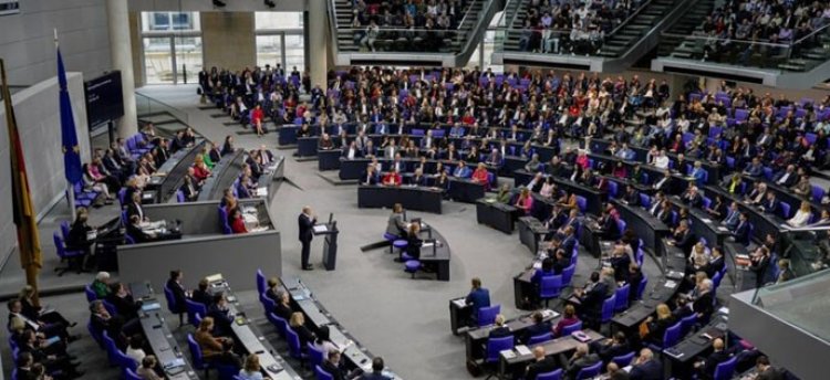 Li gorî encamên destpêkê wê 4 Kurd bikevin parlamena Almanyayê