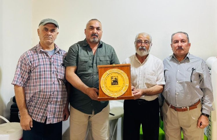 Xelata Hawarê pêşkêşî bavê hunermendê nemir Ciwan Hesen hat kirin