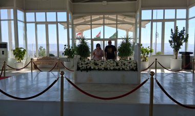 Hunermendê Serêkaniyê serdana mezarê Mam Celal kir