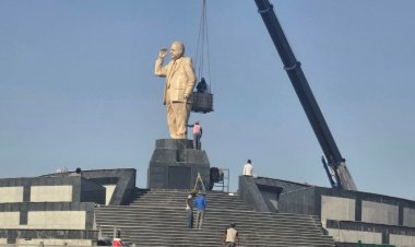 Li Kerkûkê peykerê rewanşad serok Mam Celal hat dînan