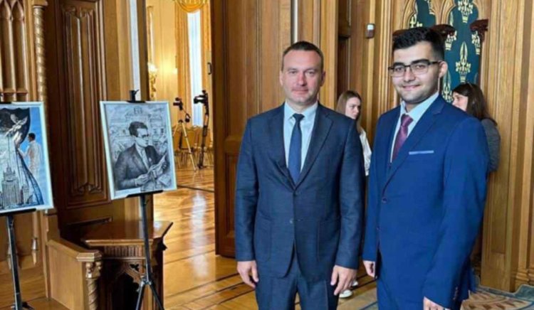 Hunermendekî Kurd xelatek navneteweyî wergirt