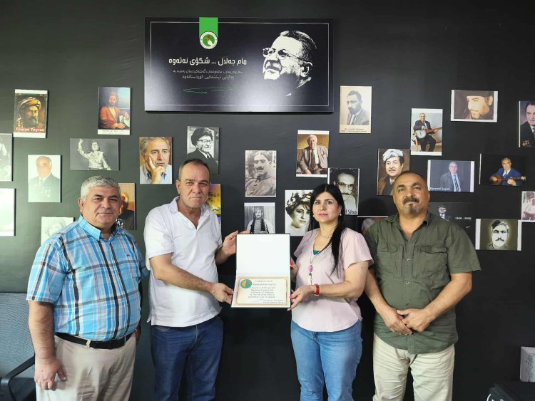 Encumena Penaberan rêzgirtin li berpirsê stûna medyaya nû kir