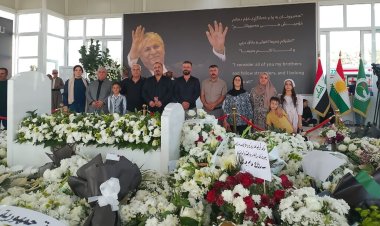 Penaberên Rojava serdana mezarê Mam Celal kirin