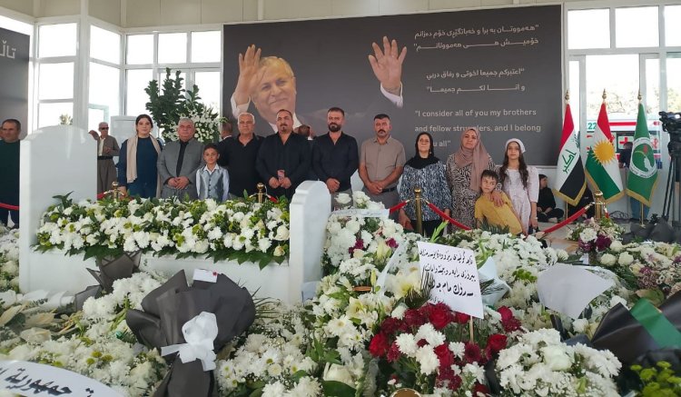 Penaberên Rojava serdana mezarê Mam Celal kirin