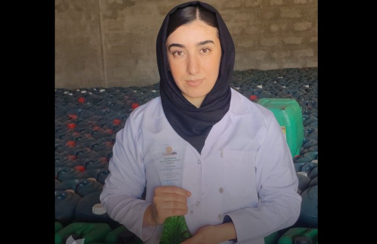 Keçeke Kurd li Brîtanyayê xelat wergirt