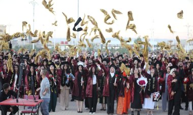 Qamişlo: Merasîma derçûna 211 xwendekarên Zanîngeha Rojava