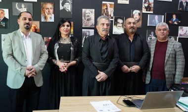 Wezîrê Rewşenbîrî yê Kurdistanê serdana Xelatê kir