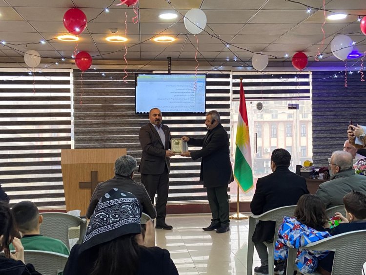 Dêra Anabaptîst a Amerîkî nivîskar Hozan Efrînî xelat kir