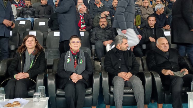 Alîgirên Amedspor: Leyla Zana rumeta me ye