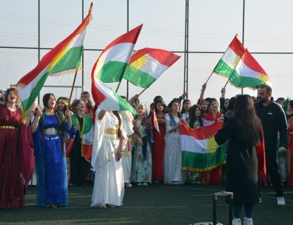 Silêmanî: Dibîstana Amude piştevaniya Rojava dike