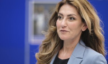 Jinek Kurd Dibe Wezîra Parastinê ya Holandayê