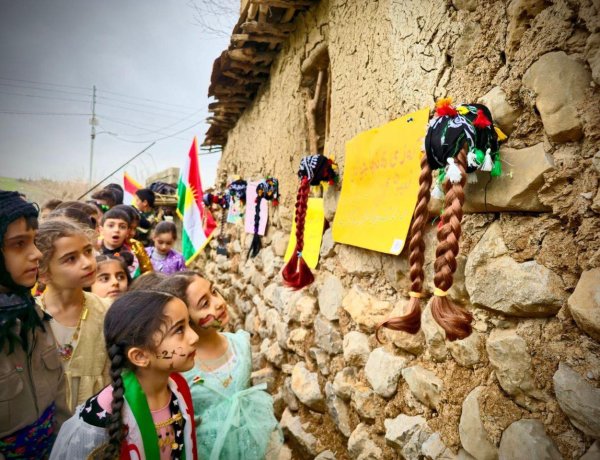 Keziyên Pêşerojê, pêşangehek li quntara Çiyayê Pîremegrun