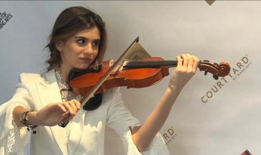 Muzîkjeneke Kurd Ji Qazaxistanê Xelatek New Yorkê Wergirt