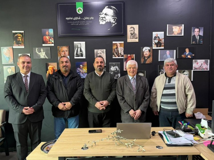 Balyoz destxweşî li stafa Kovara Xelatê kir